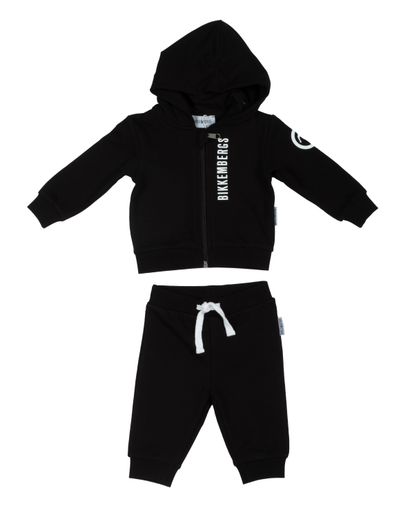 Костюм спортивный