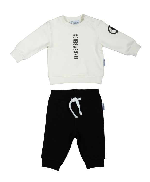 Костюм спортивный